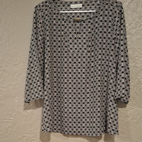 Dana Buchman Tops - Dana Buchman Black and White Boxy Blouse with 3/4 Sleeves